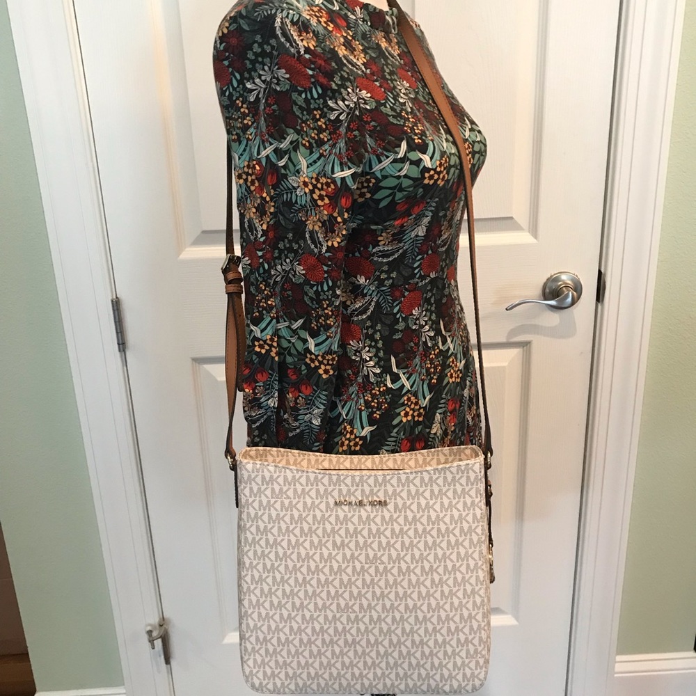 Michael Kors Jet set travel large messenger acorn - Picture 4 of 8